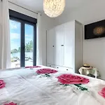 Luna By Interhome * Вишнян